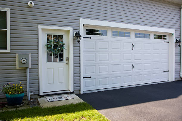 24/7 Emergency Garage Door Panel Replacement experts in Le Center, MN